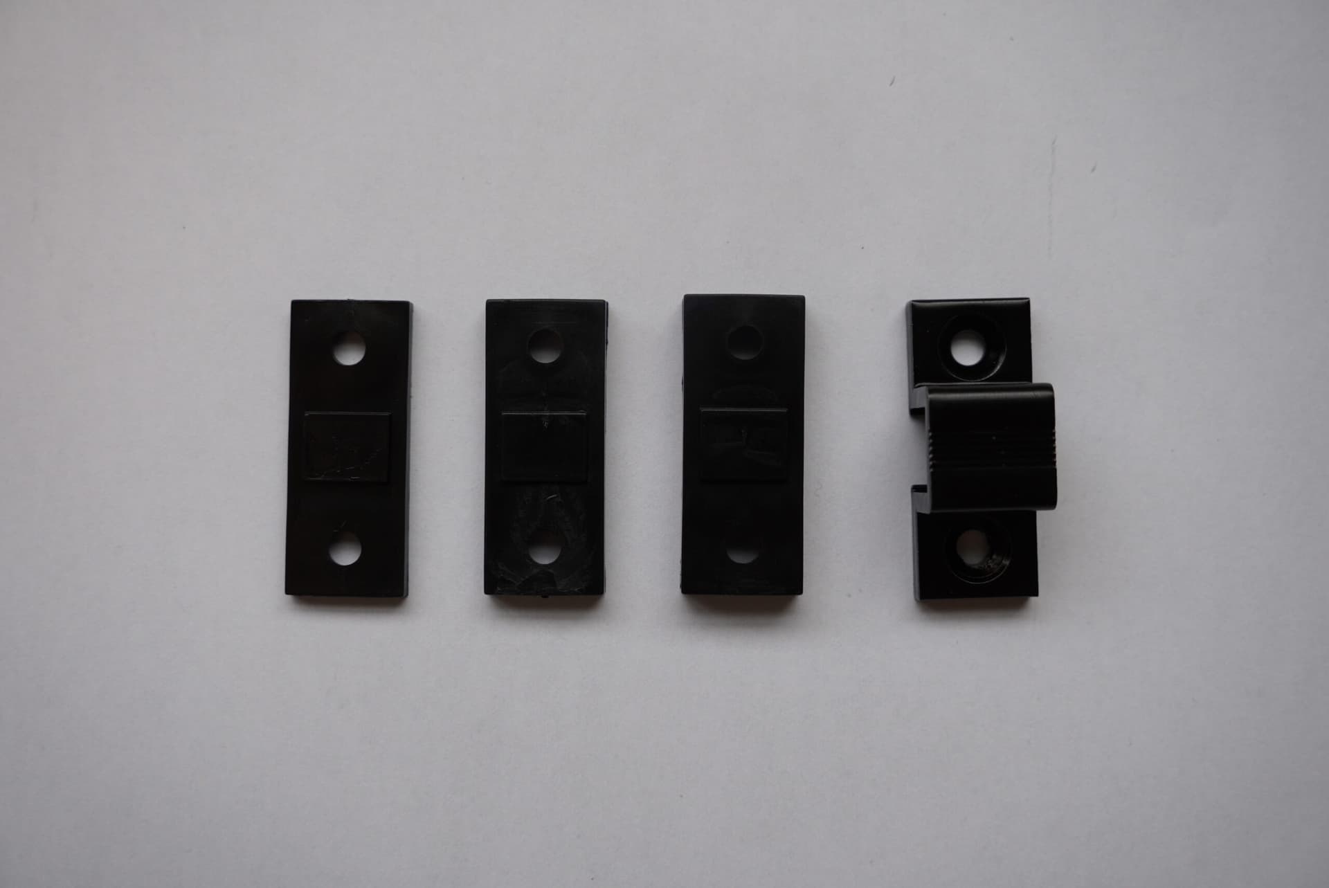 Gâche porte fenêtre aluminium DS6812-013 – Haute + 3 cales | La Croisée DS