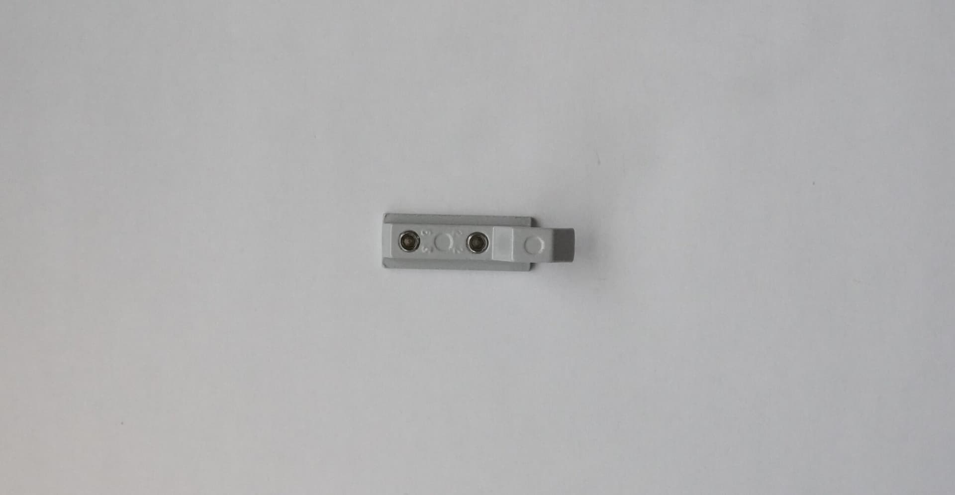 Gâche baie coulissante aluminium DS2263-007 – Réglable Gris RAL 9006 | La Croisée DS